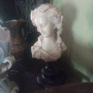 Beautiful Vintage Ivory Bust on Black Peseatal